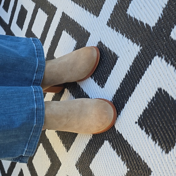 Frye Women's Tan Mules - Picture 1 of 10